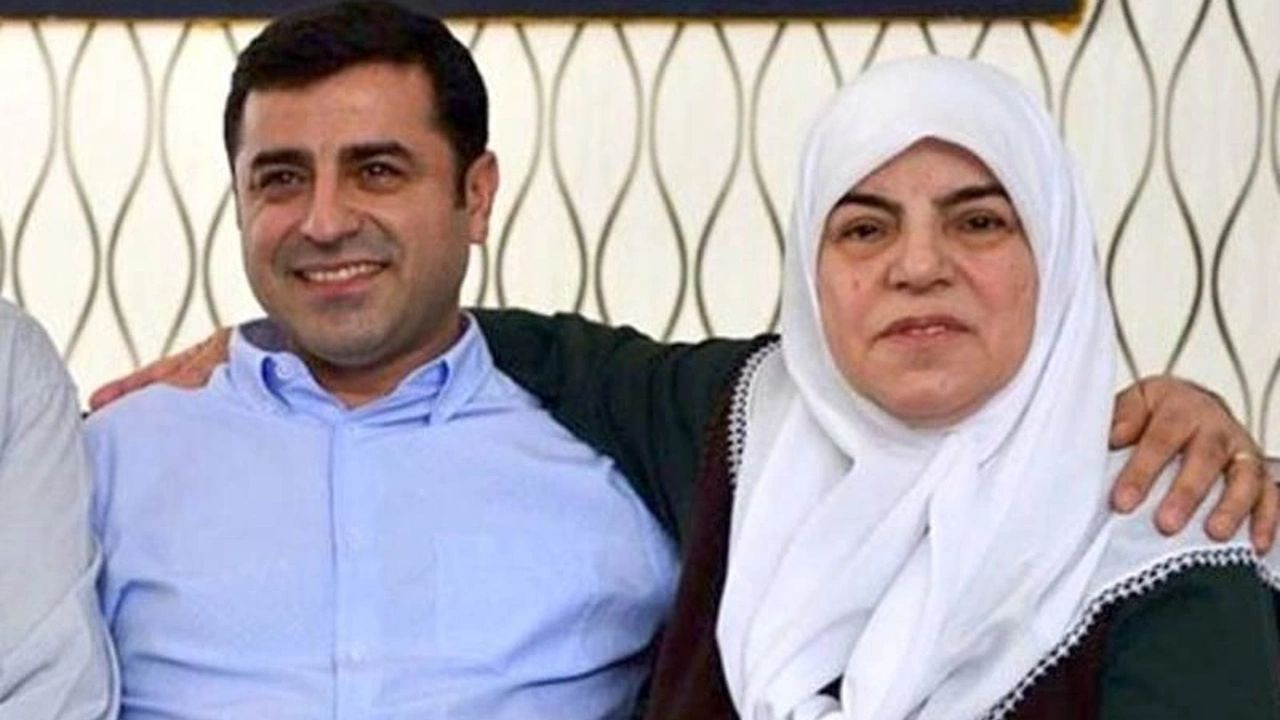 Selahattin Demirtaş'ın annesi hastaneye kaldırıldı