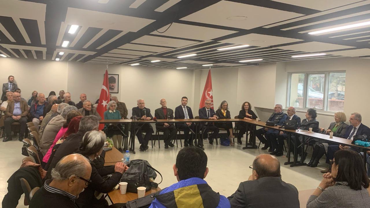 Doğu Perinçek partisinin bayramlaşmasında konuştu: "sokağa çağıran ABD, figüran olmayın"